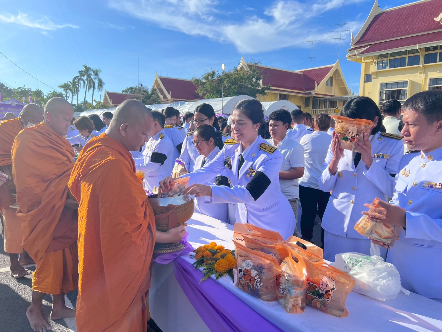 title - ปฏิรูปที่ดินจังหวัดเพชรบุรี พร้อมด้วย เจ้าหน้าที่ส.ป.ก.เพชรบุรี ร่วมพิธีเจริญพระพุทธมนต์และทำบุญตักบาตรถวายเป็นพระราชกุศล เฉลิมพระเกียรติสมเด็จพระนางเจ้าฯ พระบรมราชินี